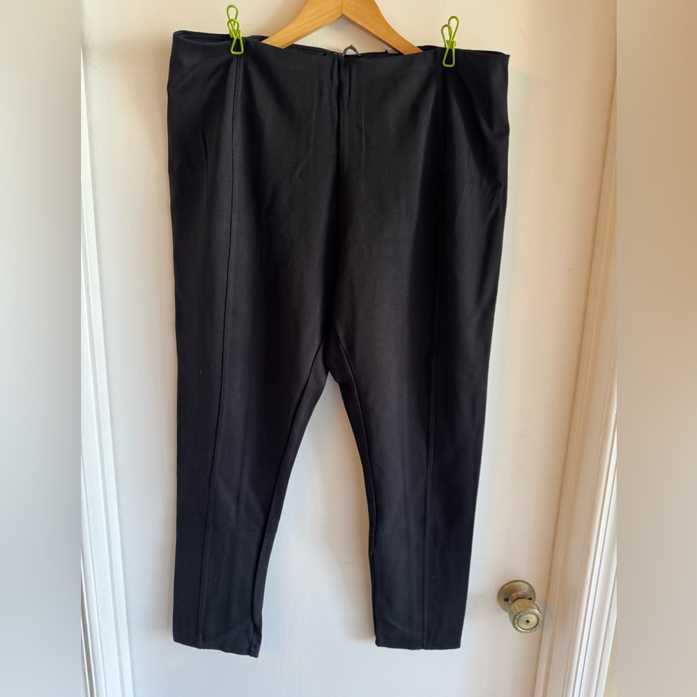 NWT T Tahari black pants.